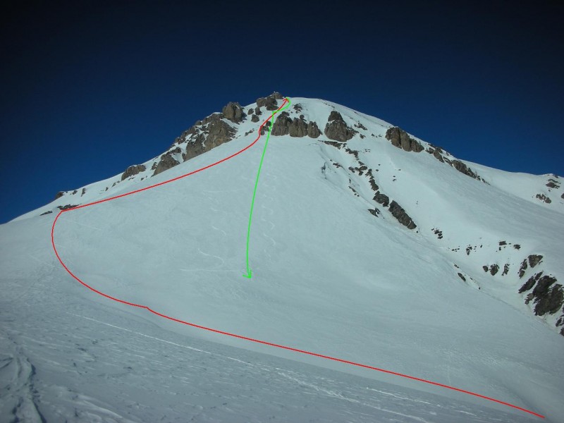 Montée facile sous les barres, puis itinéraire à choisir "au mieux", quitte à mettre un peu les skis sur le dos si nécessaire