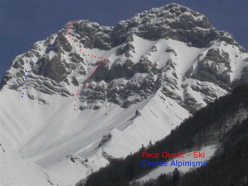 Arcalod face ouest : à gauche l'arête W, puis immediatement à droite le couloir d'alpinisme (skiable?) puis au cente l'itineraire de la face W qui repart à gauche au sommet N