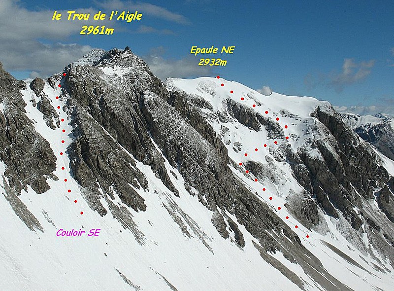 le Trou de l'Aigle, vu du sommet des Garrets (photo du 7.06.2009)