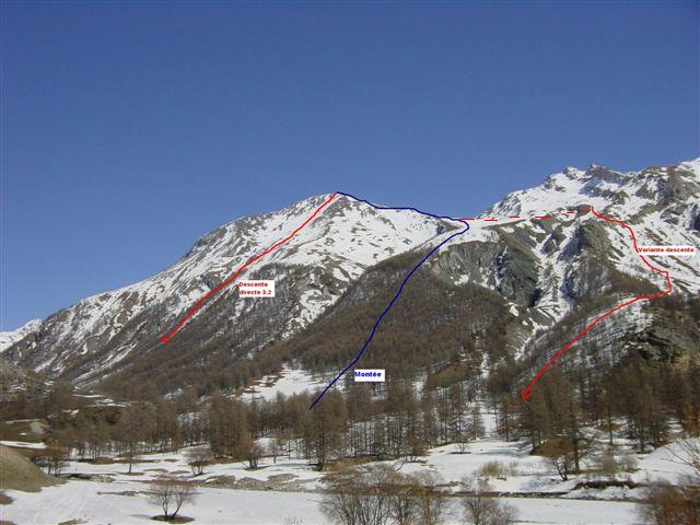 Montée en bleu et 3 descentes possibles (rouge et bleu)