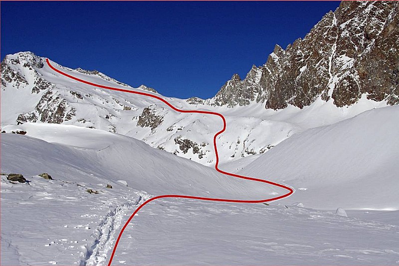 Itinéraire de descente sur le glacier du Mont-Gelé vu depuis le Bivouac Regondi (2597)
