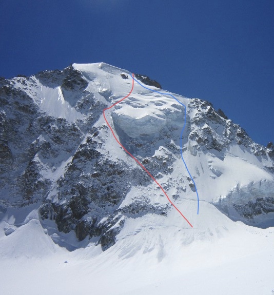 En bleu l’itinéraire usuellement skiable avant récession du sérac central. En rouge l’itinéraire le plus facilement skiable en 2018