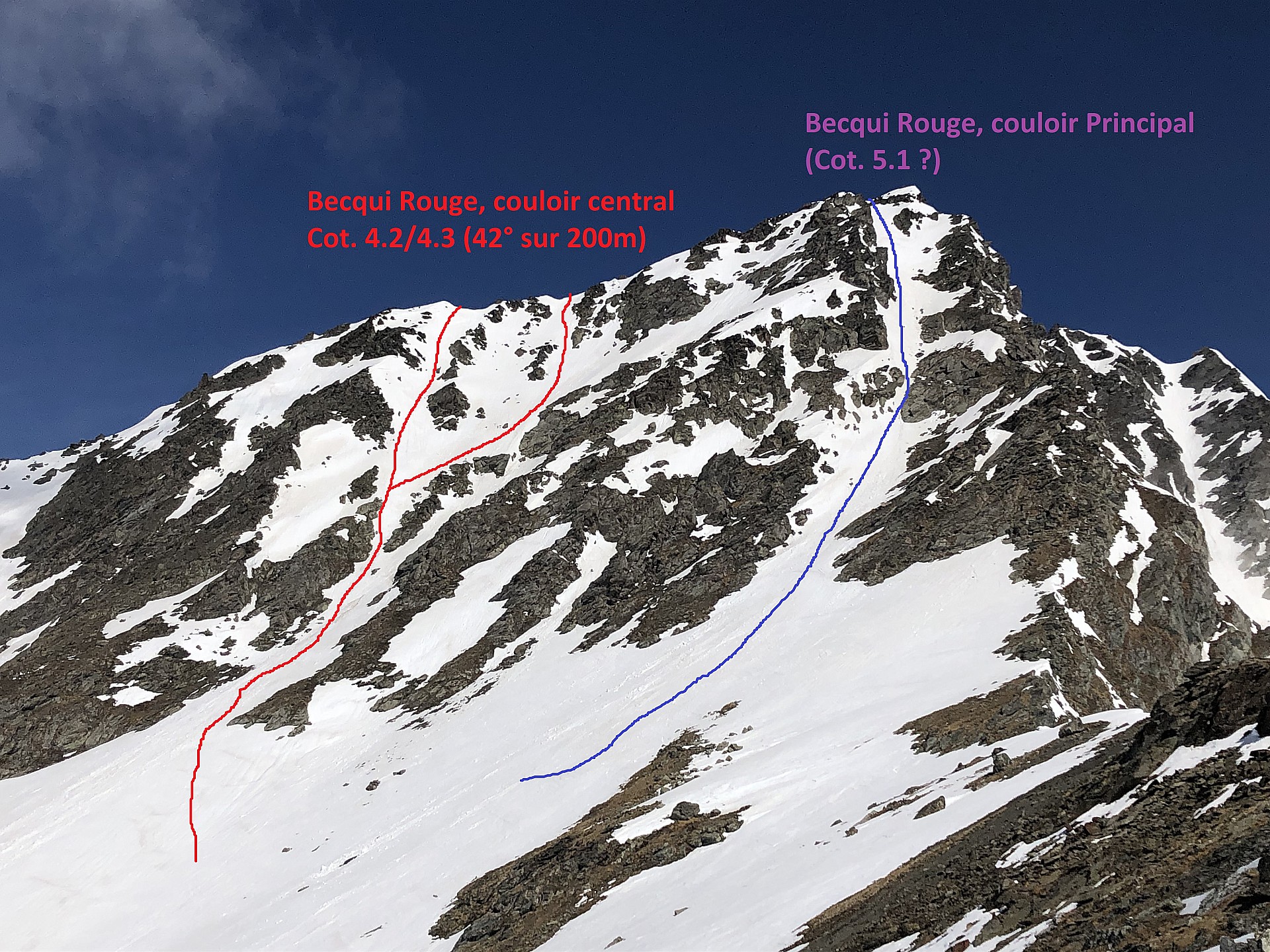 Les principales lignes de la face (Avril 2022). Celle skiée ce 18/04/2022 est la ligne de gauche du couloir central. 