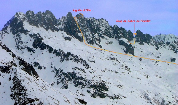 8 de l'Argentière: vue sur le versant S des Aiguilles.