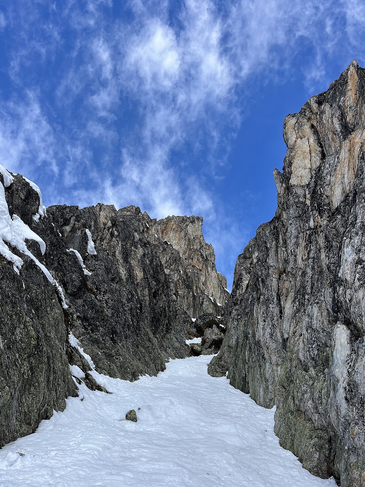 Le verrou vu d’en bas du couloir