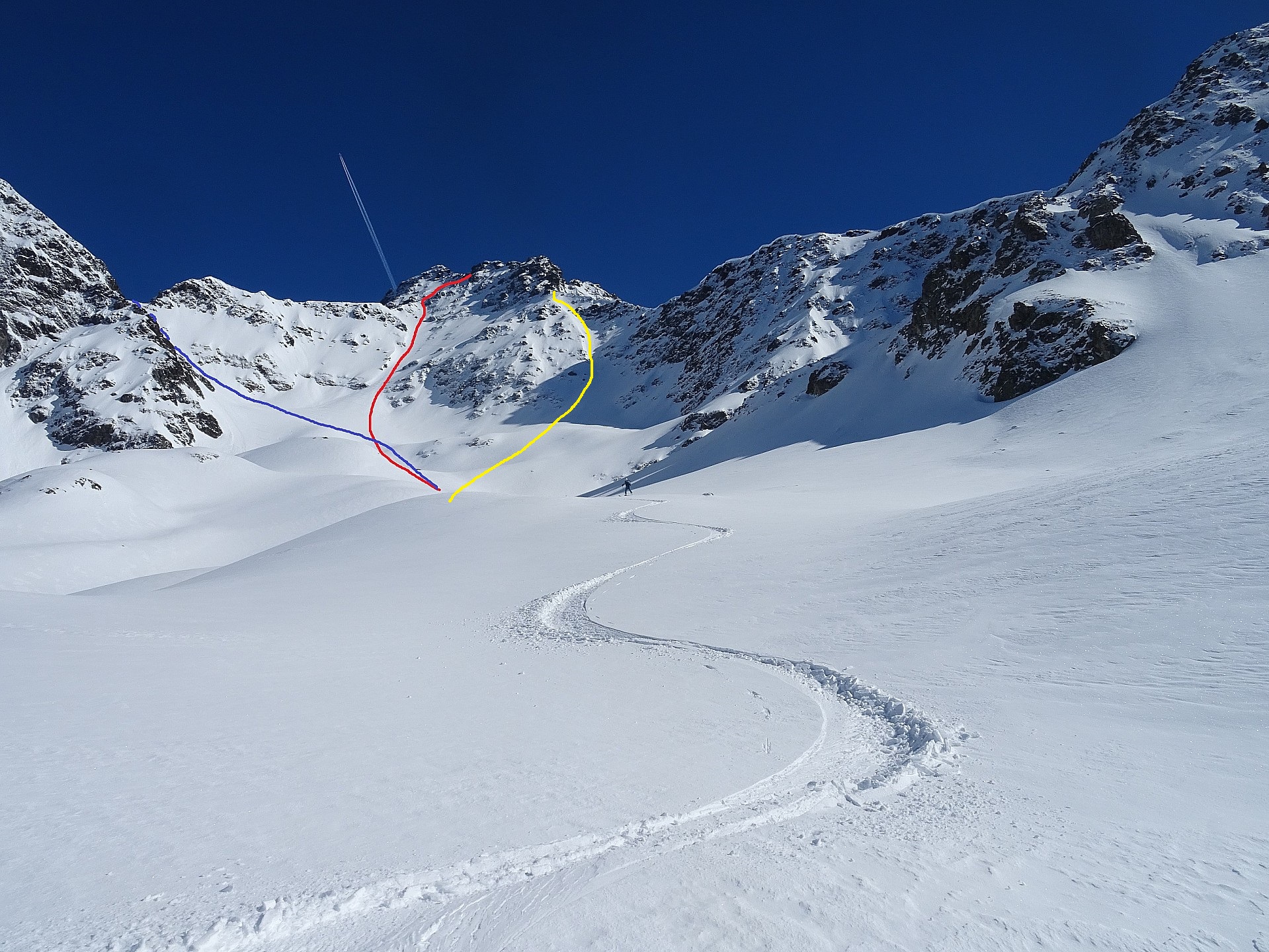 En bleu : L'itinéraire classique du col de la Porte d'EgliseEn Rouge : Le couloir NW de la Porte d'EgliseEn Jaune : Le couloir NW du Pic des Valloires