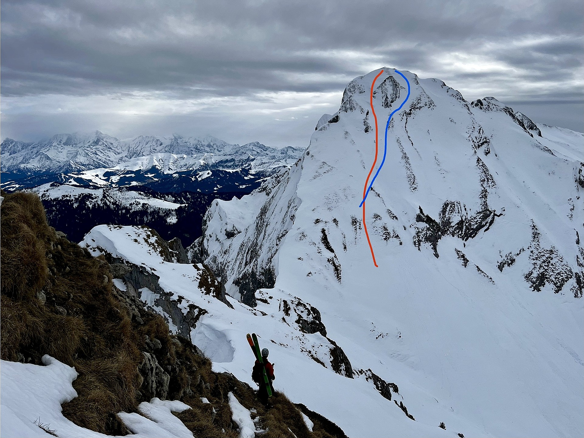 En rouge la voie officille. Celle en bleu semble un poil moins raide. Pente encore à confirmer.&nbsp;