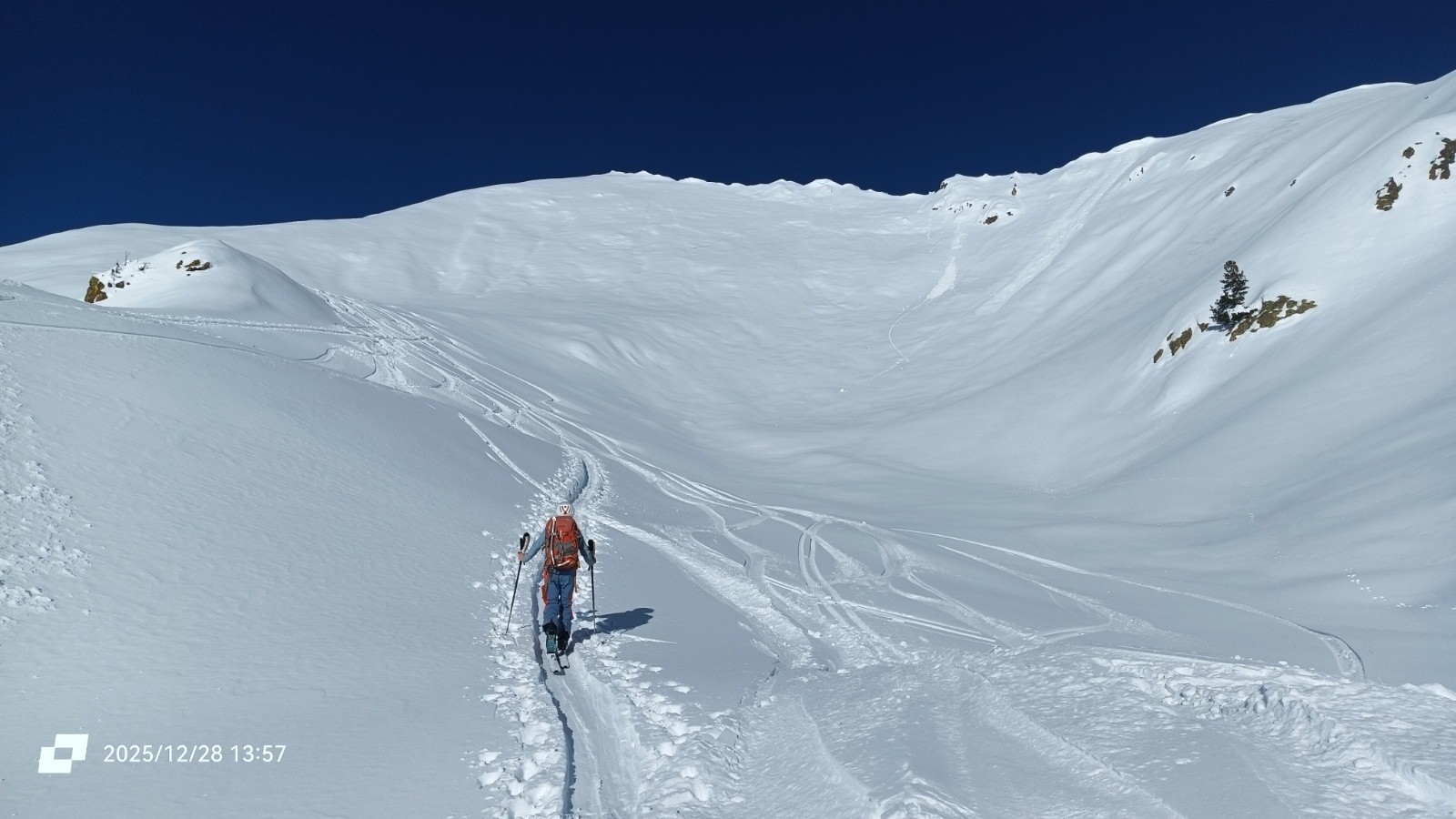 Versant SW depuis le replat à 2300m