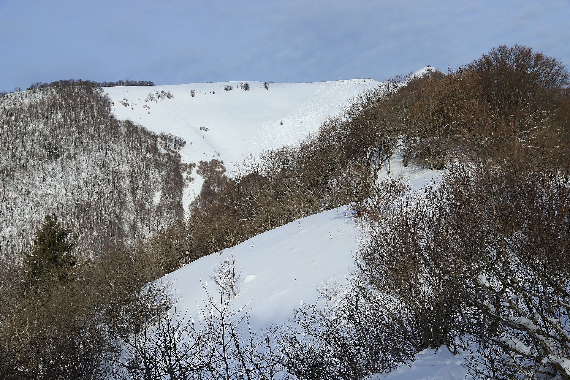 Montée sur la crête sud-est du Mont Morbié, avec la facette sud en vue